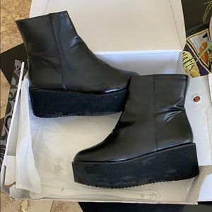 *WORN ONCE* PLATFORM BOOTS
